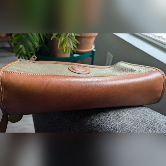 Vintage Dooney & Bourke Leather Crossbody Bag. - Picture 14 of 15